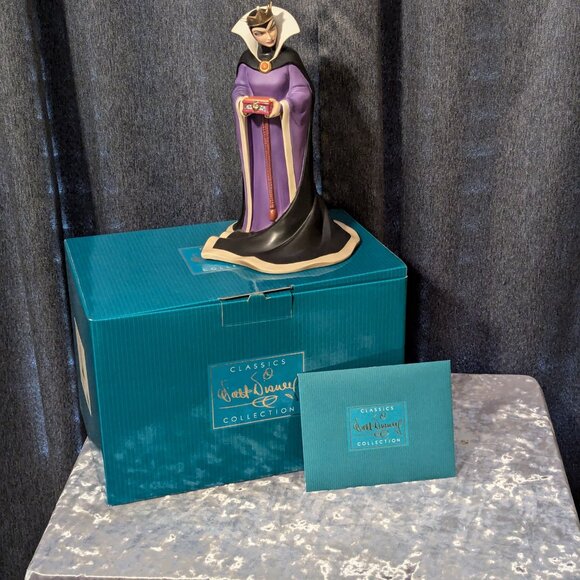 WDCC "Bring Back Her Heart ..." Evil Queen from Snow White with COA and Box - Picture 4 of 13